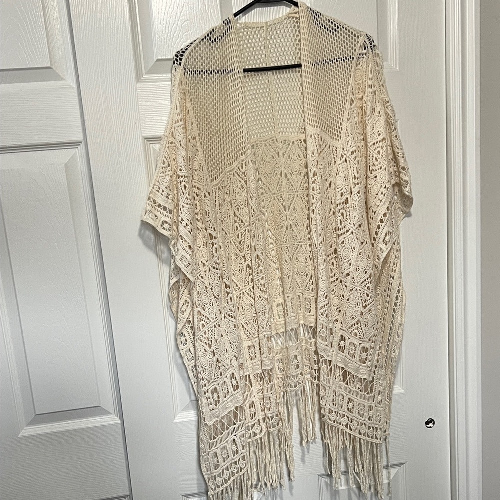 ✔️Torrid Cream Crochet Fringe Kimono Cape, EUC - Picture 2 of 11